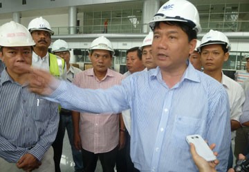 Bộ trưởng Bộ GTVT Đinh La Thăng: “Phải thay ngay tổng chỉ huy dự án!”. Ảnh: HẢI CHÂU